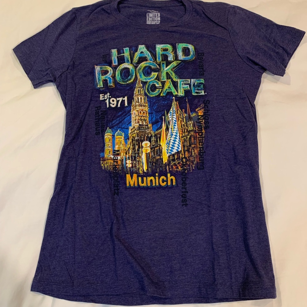Women’s purple special edition Hard Rock Cafe XL t-shirt from Munich
